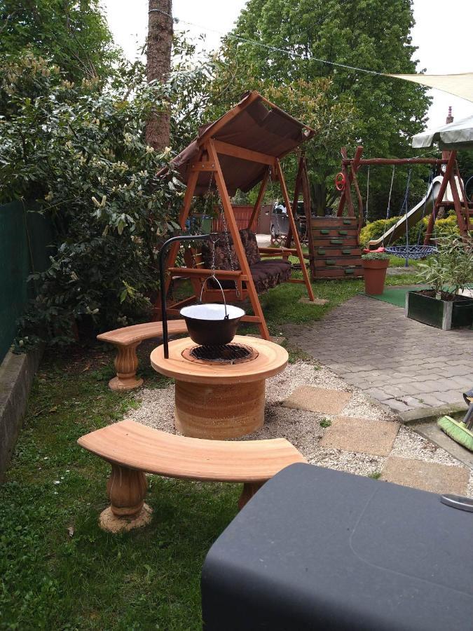 Liliána Vendégház Balatonfůzfő Exterior foto